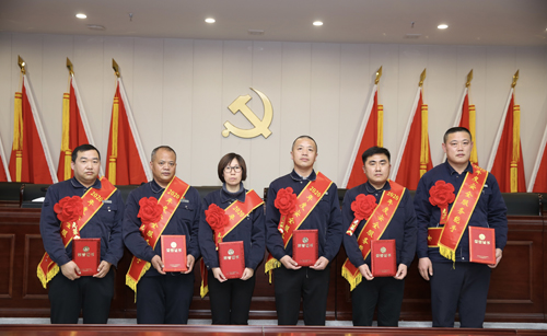 0203 安全服務(wù)能手從左至右依次為 黨萬超、朱學(xué)民、任興芳、王琳汝、周冬偉、王須波.jpg