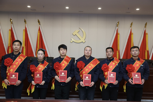 0204 節(jié)能能手從左至右依次為 石亞杰、沈小慶、楊興忠、于俊國、權(quán)振利、吳偉偉.jpg