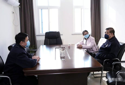 眾志成城、共克時(shí)艱——團(tuán)市委向公交一線捐贈(zèng)疫情防控物資