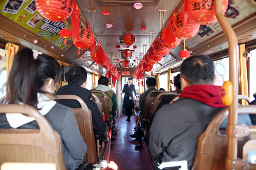 慶祝建司70周年！洛陽公交集團邀請市民代表“零距離”探秘公交03.JPG