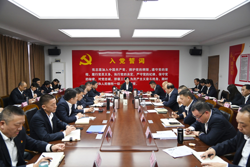 打好“收官戰(zhàn)” 謀好“開局篇”！洛陽公交集團召開11月董事長月調(diào)度會02.JPG